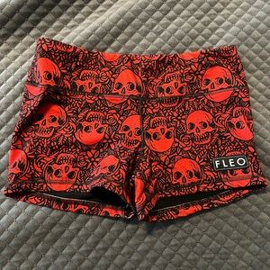 3.25 fleo shorts large